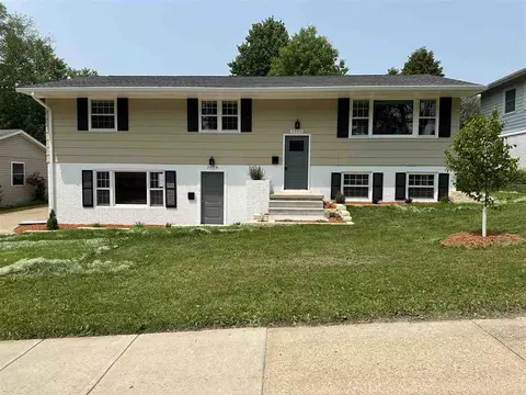 3006 Stanford Ave, Iowa City, IA 52245
