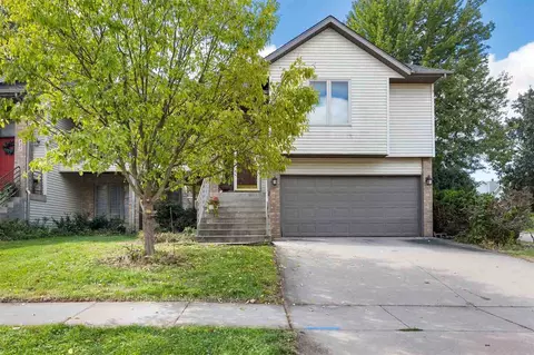 447 W Side Dr, Iowacity, IA 52246