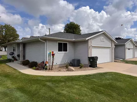 3405 Queen Dr SW, Cedar Rapids, IA 52404
