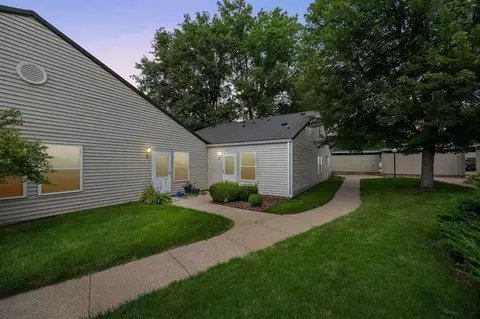 1220 Village Rd #2, Iowa City, IA 52240