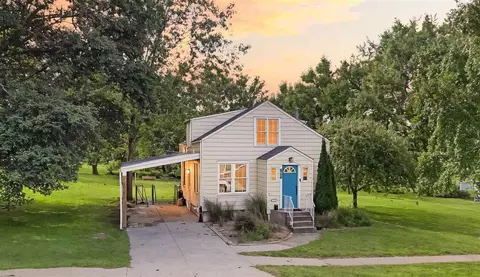829 S Avenue B, Washington, IA 52353