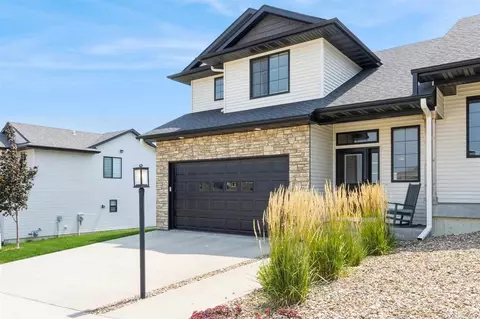 707 Rolling Hills Dr, Tiffin, IA 52340
