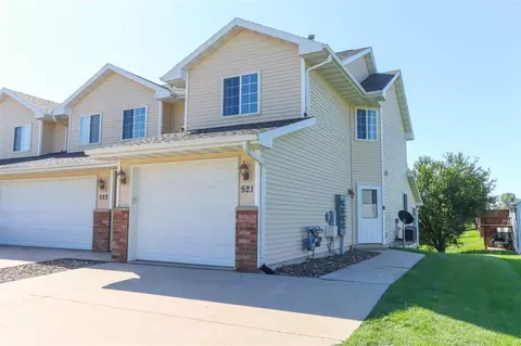 521 E Goldfinch Dr, Tiffin, IA 52340