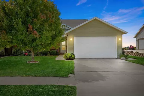 211 Summit Dr, Tipton, IA 52772
