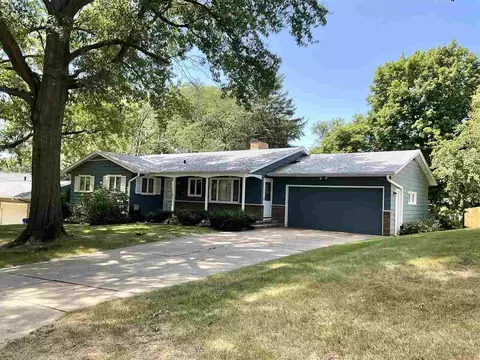 415 Ridgeview Ave, Iowa City, IA 52246