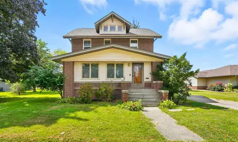 1103 S Iowa, Washington, IA 52353