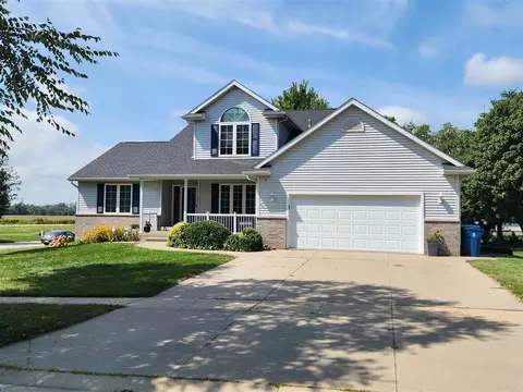 110 Skyview Ave, Fairfax, IA 52228