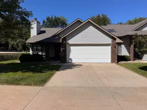 836 W Side Dr, Iowa City, IA 52246