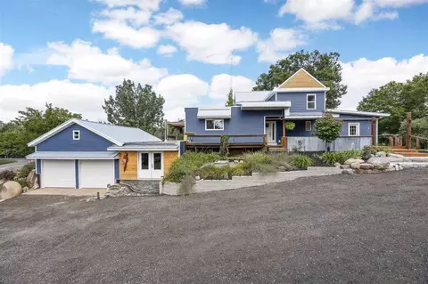 2798 Tower Site Dr NE, Solon, IA 52333