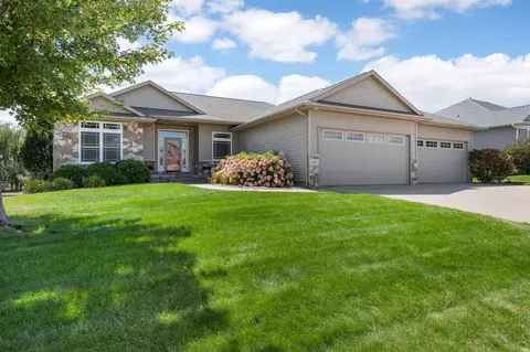 1617 Hunters Field Ln, Marion, IA 52302