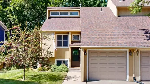 2050 S Ridge Dr, Coralville, IA 52241