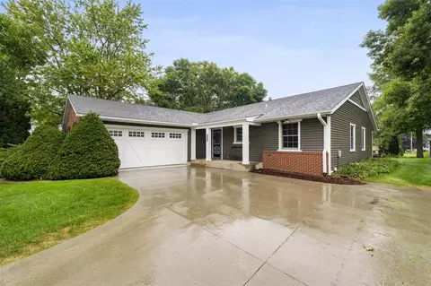 140 Country Club Rd, Williamsburg, IA 52361