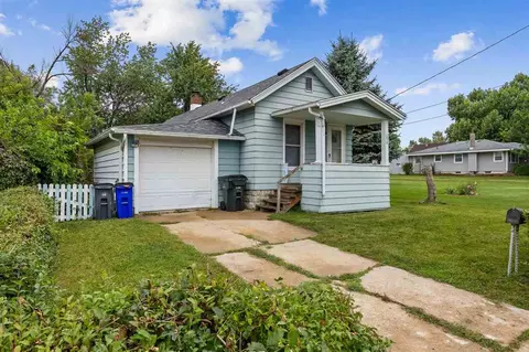 1512 34th St NE, Cedar Rapids, IA 52402