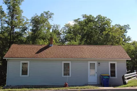 302 N Market St, Solon, IA 52333