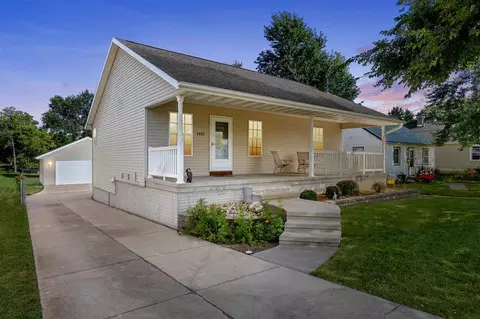 2427 Fruitland Blvd SW, Cedar Rapids, IA 52404