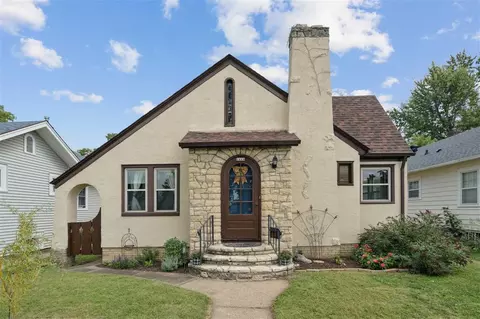 2419 C Ave NE, Cedar Rapids, IA 52402