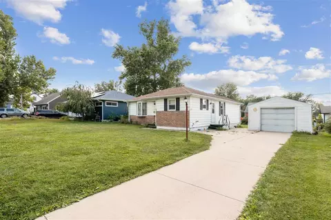 1430 8th St, Marion, IA 52302