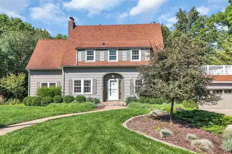 215 Sunset St, Iowa City, IA 52246