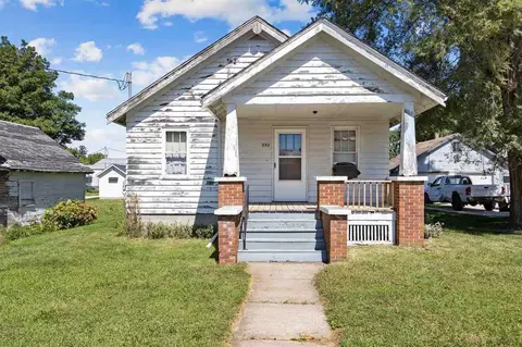 232 E 3rd St, Solon, IA 52333
