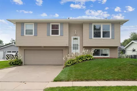 3070 1st St, Marion, IA 52302