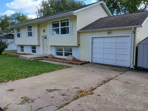 702 Ash St, Riverside, IA 52327