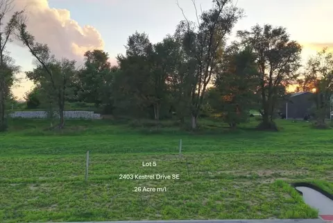 2403 Kestrel Dr SE, Cedarrapids, IA 52403