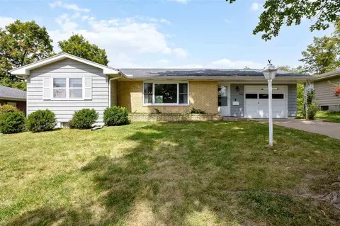 1812 Rochester Ct, Iowa City, IA 52245