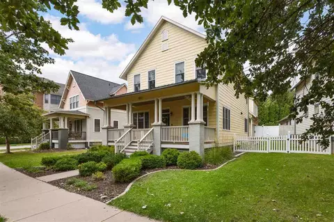 1072 Foster Rd, Iowa City, IA 52245