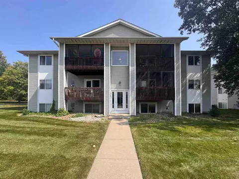 540 Augusta Cir, North Liberty, IA 52317