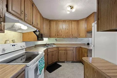 4517 Pineview Dr NE, Cedar Rapids, IA 52402 photo 11