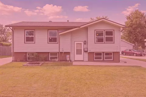 4517 Pineview Dr NE, Cedar Rapids, IA 52402