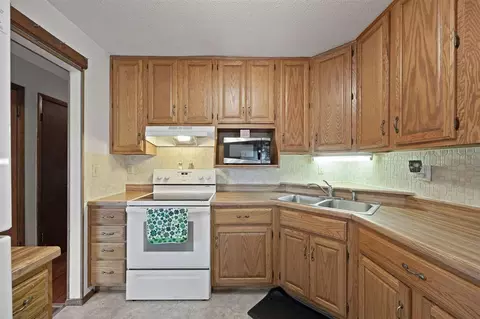 4517 Pineview Dr NE, Cedar Rapids, IA 52402 photo 12