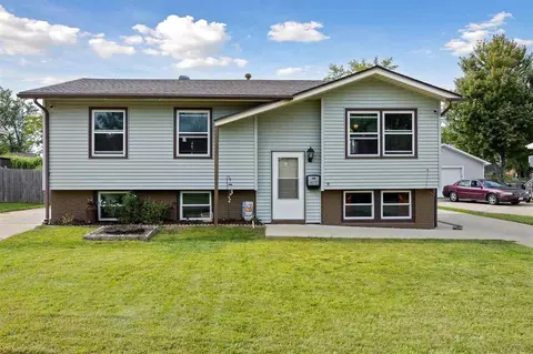 4517 Pineview Dr NE, Cedar Rapids, IA 52402 photo 2