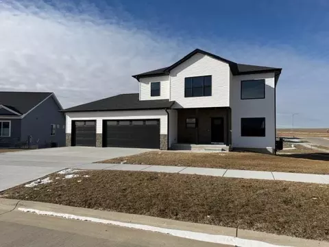 436 Dawson Dr, West Branch, IA 52358