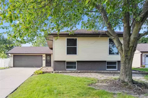 1617 Brookdale Ln NE, Cedar Rapids, IA 52402