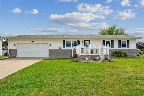 1606 W 3rd St, Vinton, IA 52349