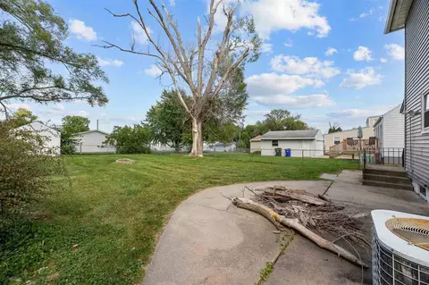 Exterior - 1032 34th St NE, Cedar Rapids, IA 52402 photo 2 of 6