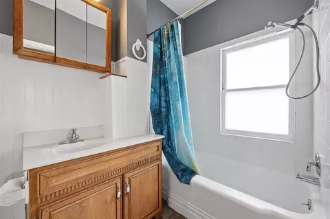 Bath - 1032 34th St NE, Cedar Rapids, IA 52402 photo 1 of 1