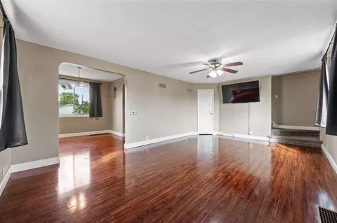 Living - 1032 34th St NE, Cedar Rapids, IA 52402 photo 2 of 4