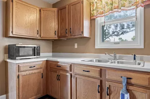 Kitchen - 1032 34th St NE, Cedar Rapids, IA 52402 photo 1 of 1