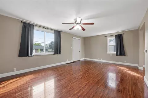 Living - 1032 34th St NE, Cedar Rapids, IA 52402 photo 4 of 4