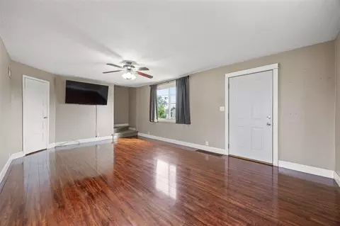 Living - 1032 34th St NE, Cedar Rapids, IA 52402 photo 3 of 4