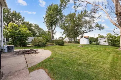 Exterior - 1032 34th St NE, Cedar Rapids, IA 52402 photo 3 of 6
