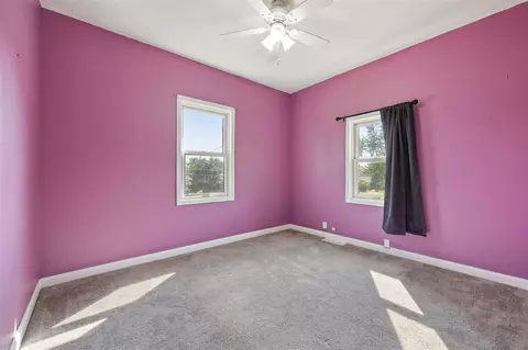 Bedroom - 1032 34th St NE, Cedar Rapids, IA 52402 photo 2 of 3