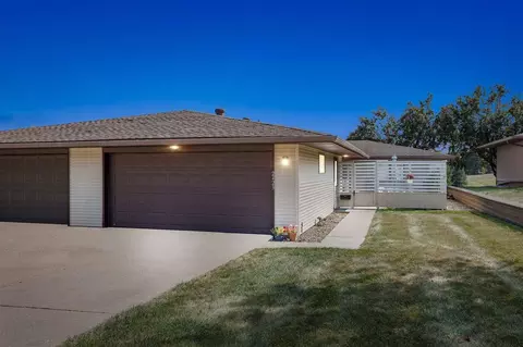 2423 Walden Ct, Iowa City, IA 52246