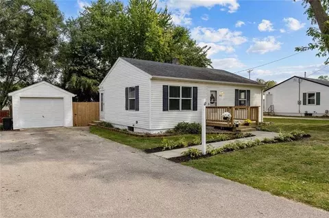 413 Maiden St, Center Point, IA 52213