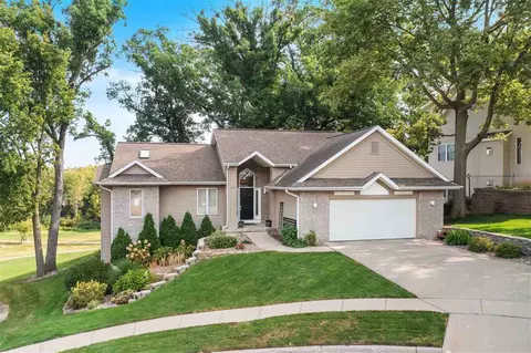 1963 Brown Deer Trl, Coralville, IA 52241