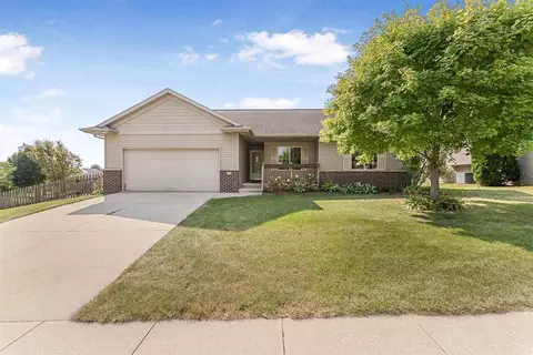 15 Mary Ct, Iowa City, IA 52245