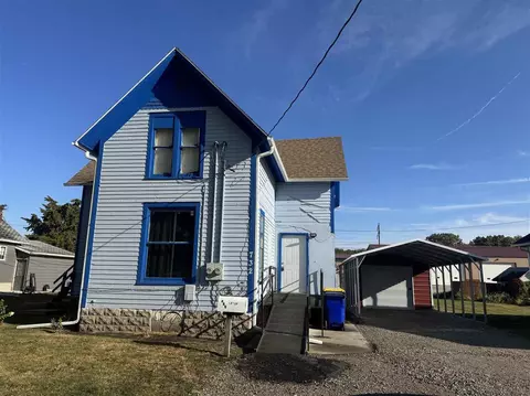732 E 3rd St, Washington, IA 52353