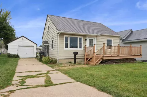 2480 1st St SW, Cedar Rapids, IA 52404